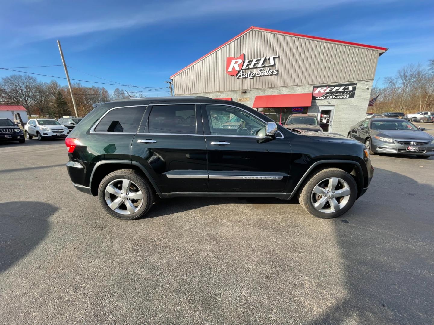 2013 Black /Gray Jeep Grand Cherokee (1C4RJFCG5DC) , located at 547 E. Main St., Orwell, OH, 44076, (440) 437-5893, 41.535435, -80.847855 - Photo#6